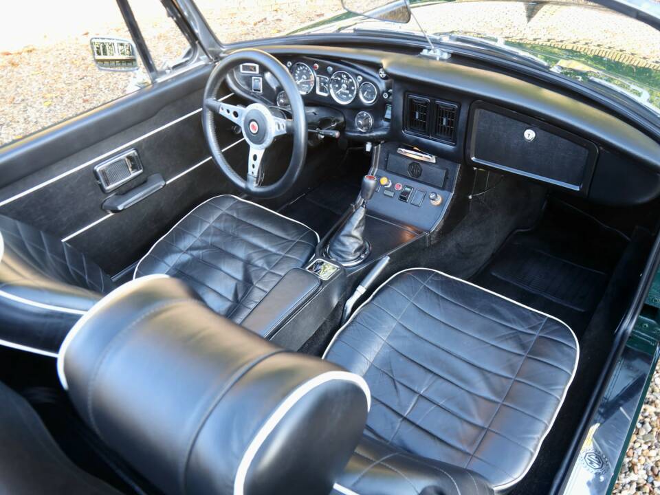 Image 43/50 of MG MGB (1974)