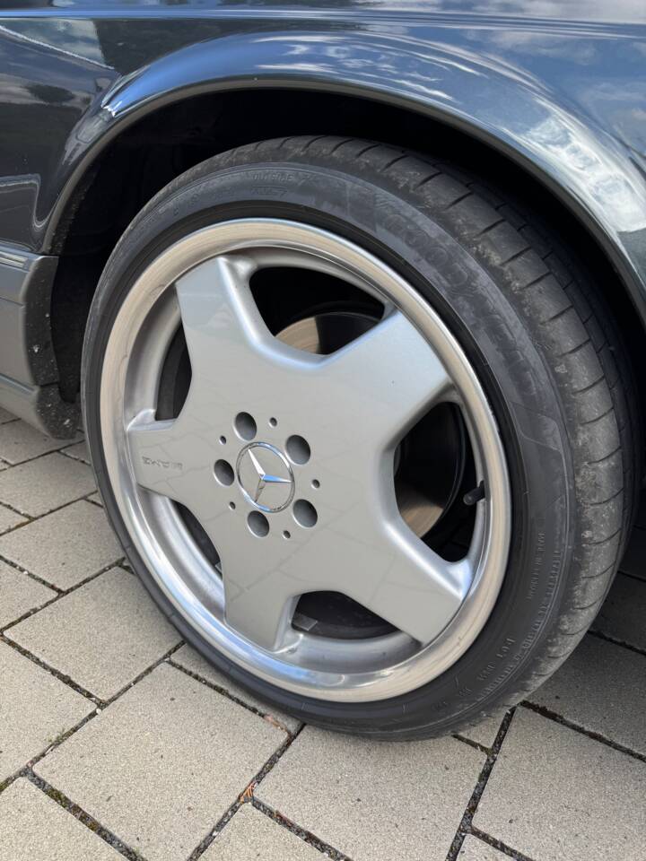 Image 13/26 of Mercedes-Benz 560 SEC (1990)