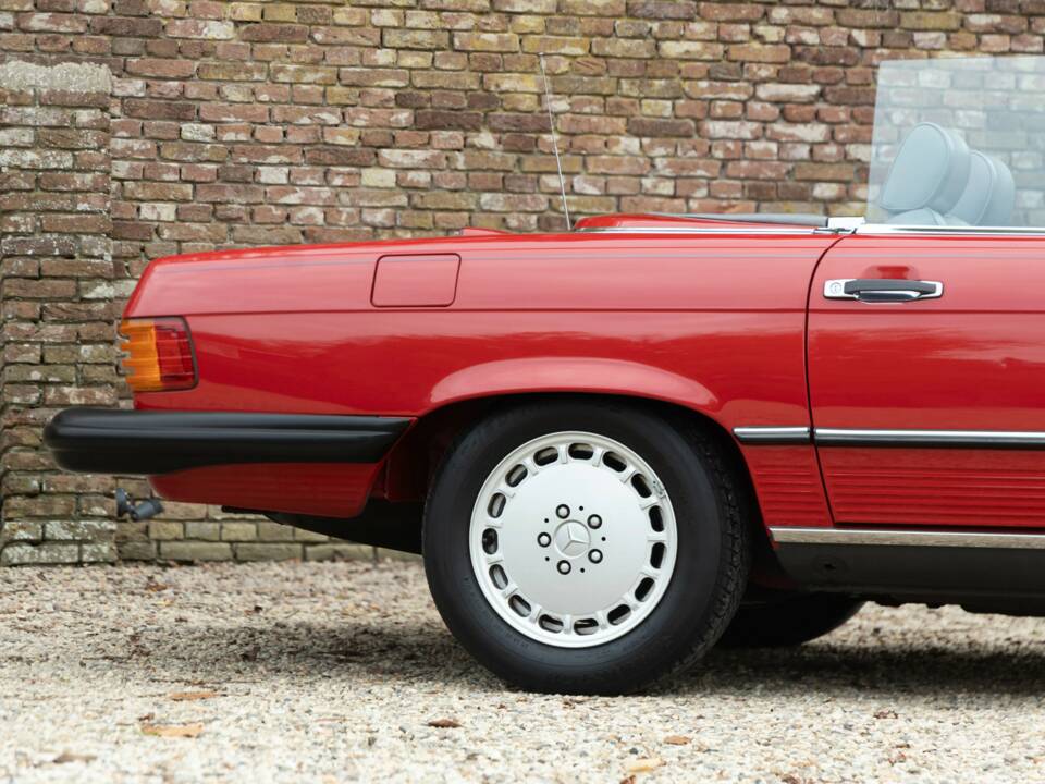 Imagen 28/50 de Mercedes-Benz 560 SL (1986)