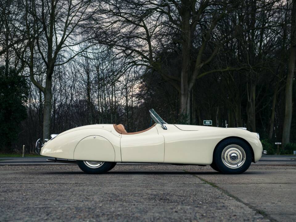 Image 18/45 of Jaguar XK 120 OTS (1950)