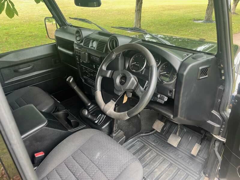 Image 2/25 of Land Rover Defender 90 TD4 (2010)