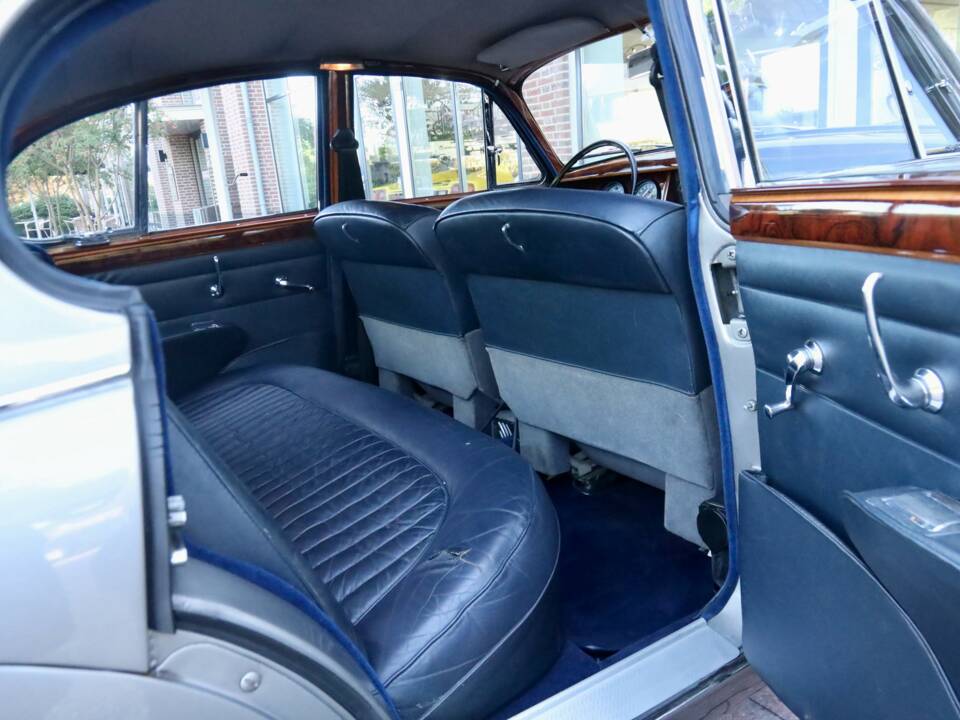 Image 47/50 of Jaguar Mk II 3.4 (1966)