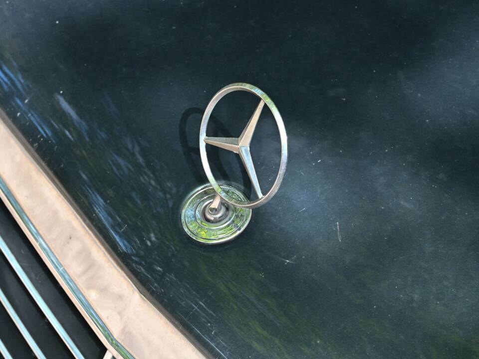 Image 38/50 of Mercedes-Benz E 320 (1998)