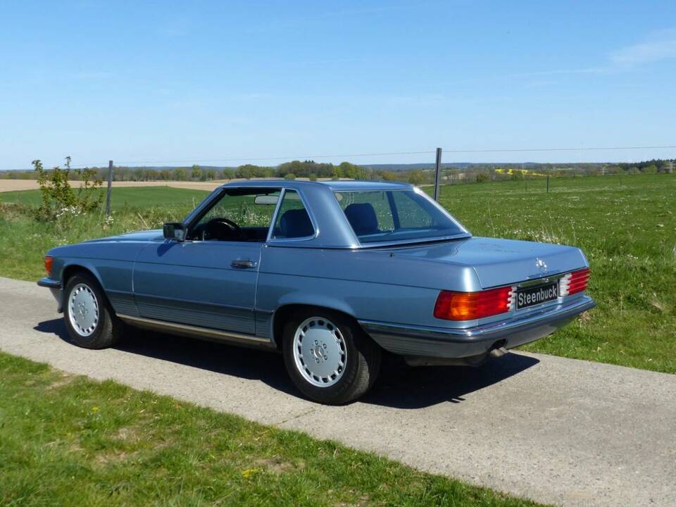 Mercedes-Benz 560 SL Roadster (R 107) diamantblau metallic 1989