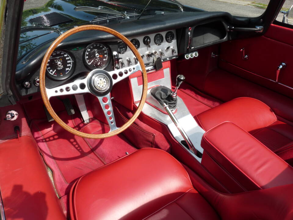 Image 9/27 of Jaguar E-Type 3.8 (1964)