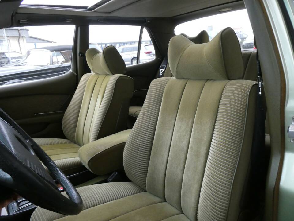 Immagine 10/21 di Mercedes-Benz 350 SE (1977)