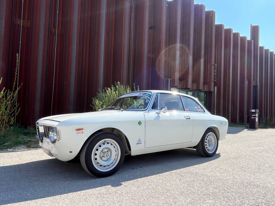 Image 12/87 of Alfa Romeo Giulia 1600 Sprint GT (1965)