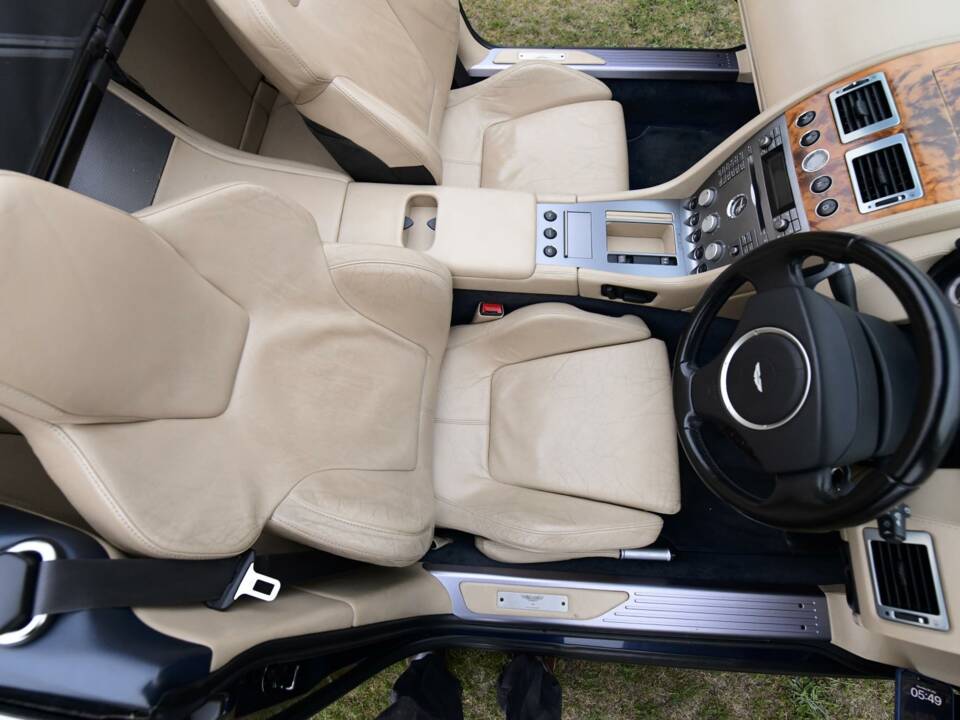Image 29/50 of Aston Martin DB 9 Volante (2006)