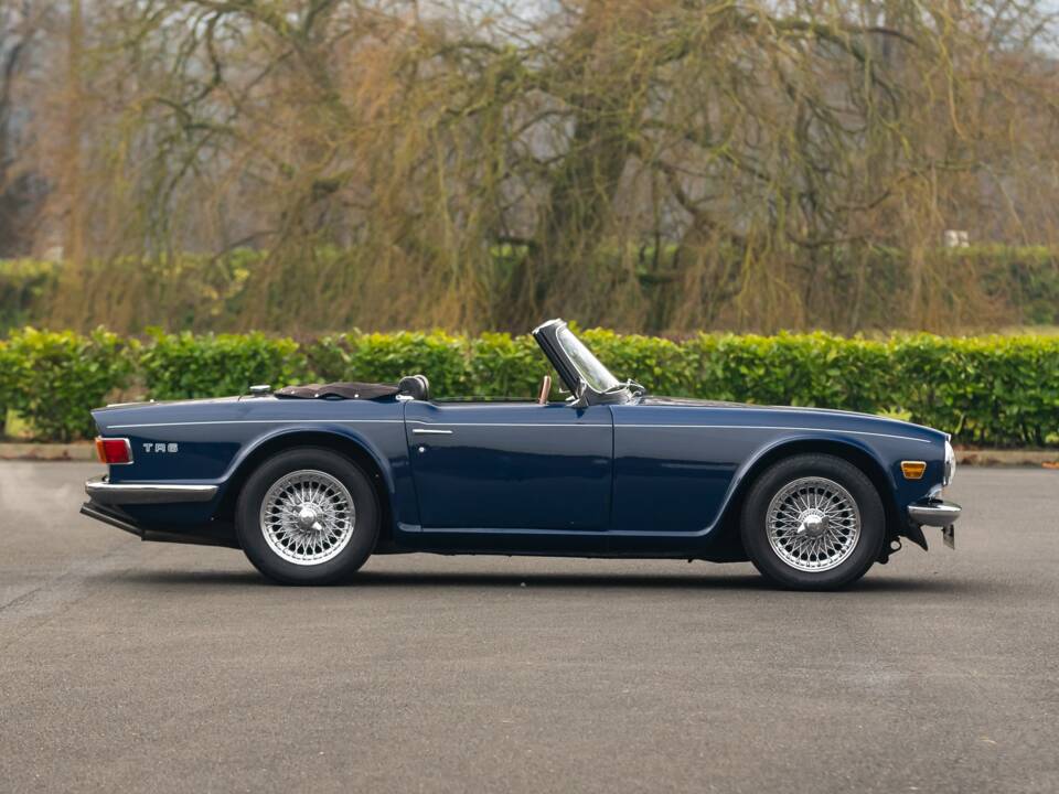 Image 2/30 de Triumph TR 6 (1974)