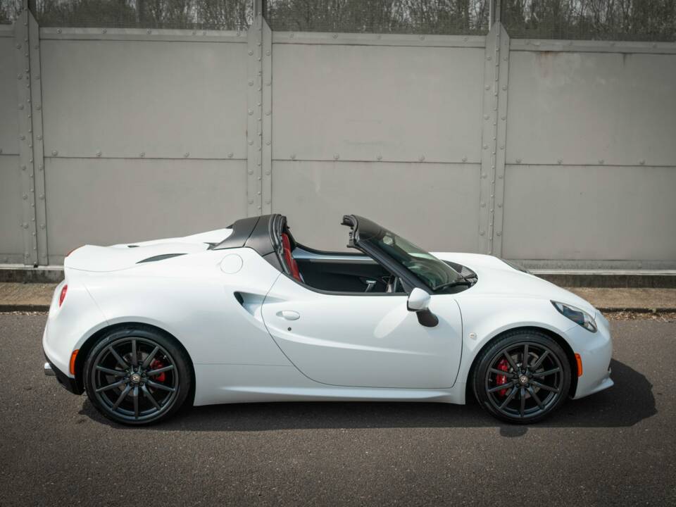 Immagine 9/32 di Alfa Romeo 4C Spider (2016)