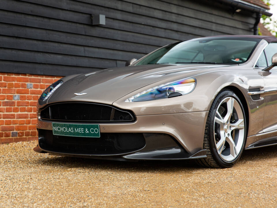 Image 13/97 of Aston Martin Vanquish S Volante (2018)