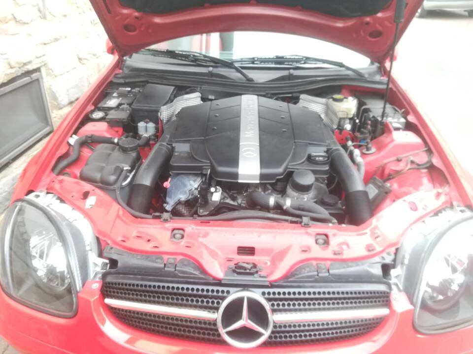 Image 18/25 of Mercedes-Benz SLK 320 (2003)
