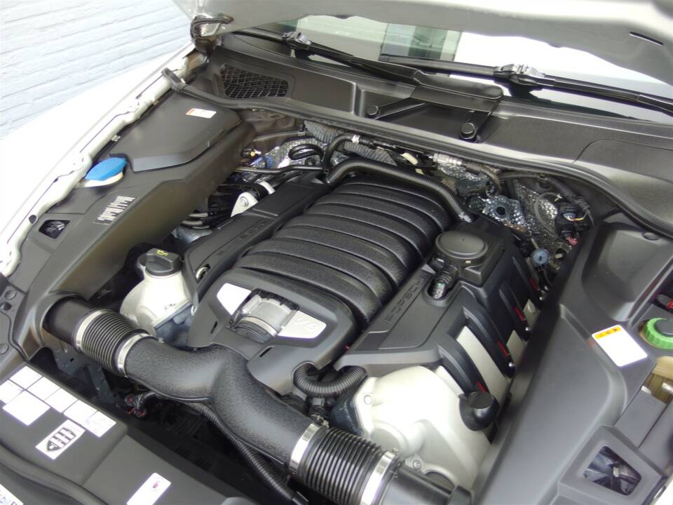 Image 85/98 of Porsche Cayenne S (2010)