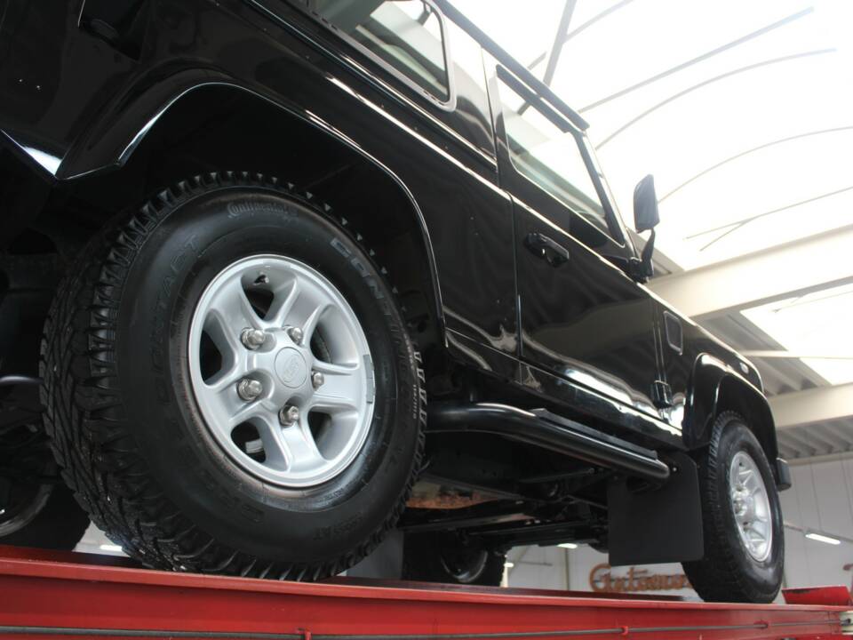 Image 12/50 of Land Rover Defender 90 (2013)