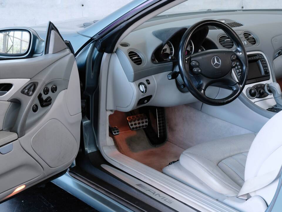Bild 15/38 von Mercedes-Benz SL 55 AMG (2002)