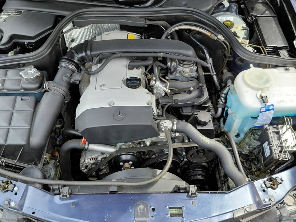 Immagine 10/18 di Mercedes-Benz CLK 200 (1999)