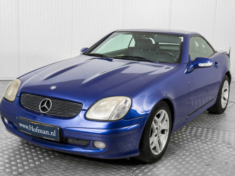 Immagine 18/39 di Mercedes-Benz SLK 200 Kompressor (2002)