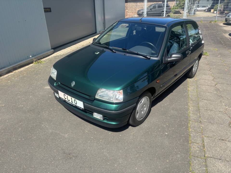 Bild 12/24 von Renault Clio I 1.2 (1995)