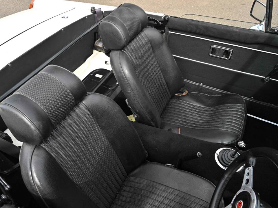 Image 26/50 of MG MGB (1972)