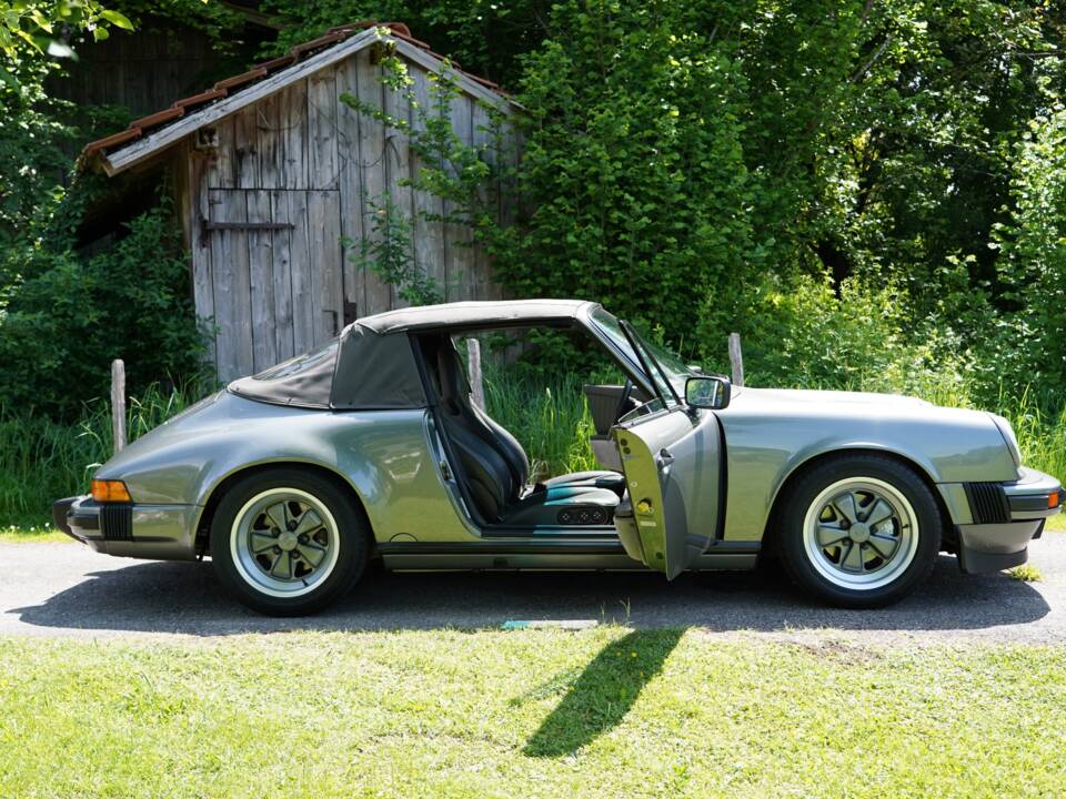 Bild 12/20 von Porsche 911 Carrera 3.2 (1988)