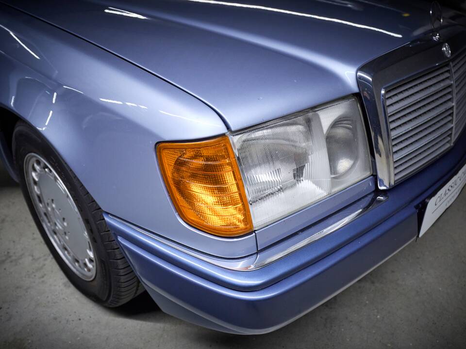 Image 23/100 of Mercedes-Benz 230 TE (1990)