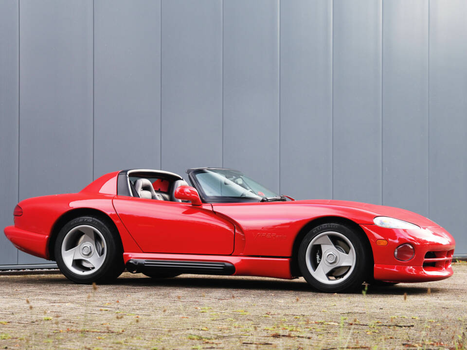 Image 16/61 of Dodge Viper RT&#x2F;10 (1993)