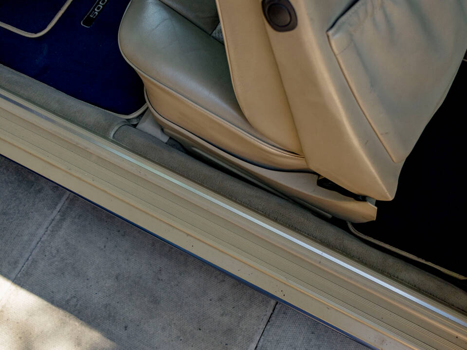 Image 34/50 of Mercedes-Benz 500 SEC (1989)