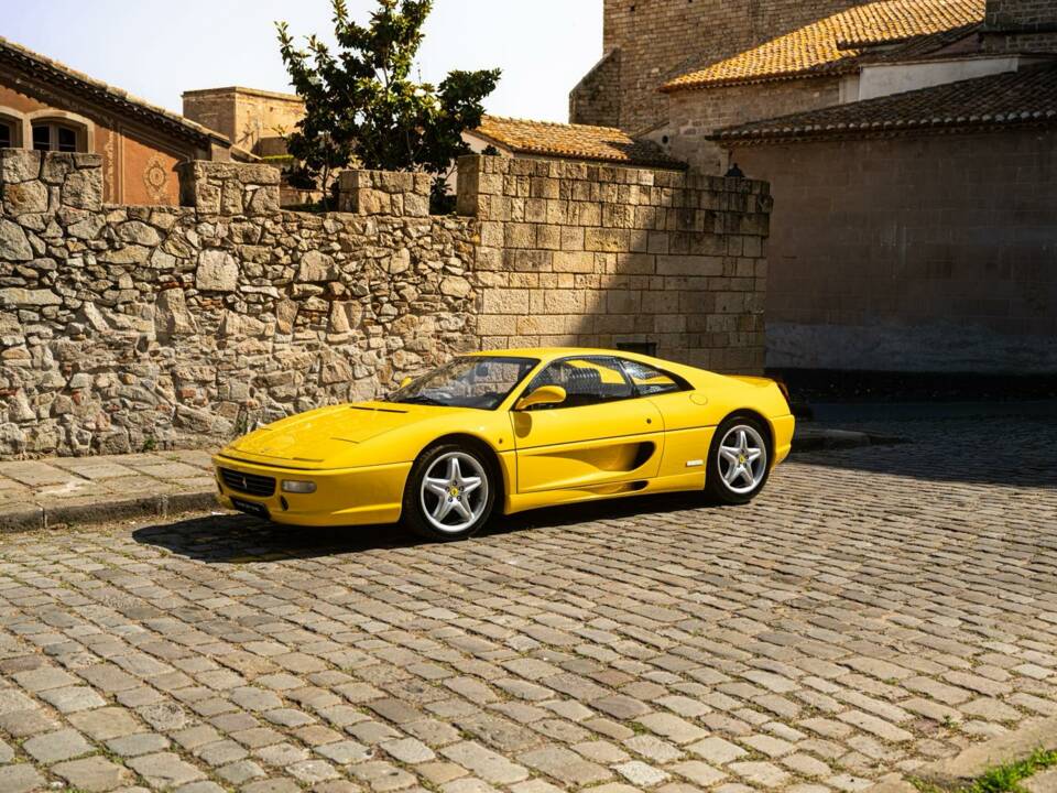 Immagine 1/33 di Ferrari F 355 Berlinetta (1995)