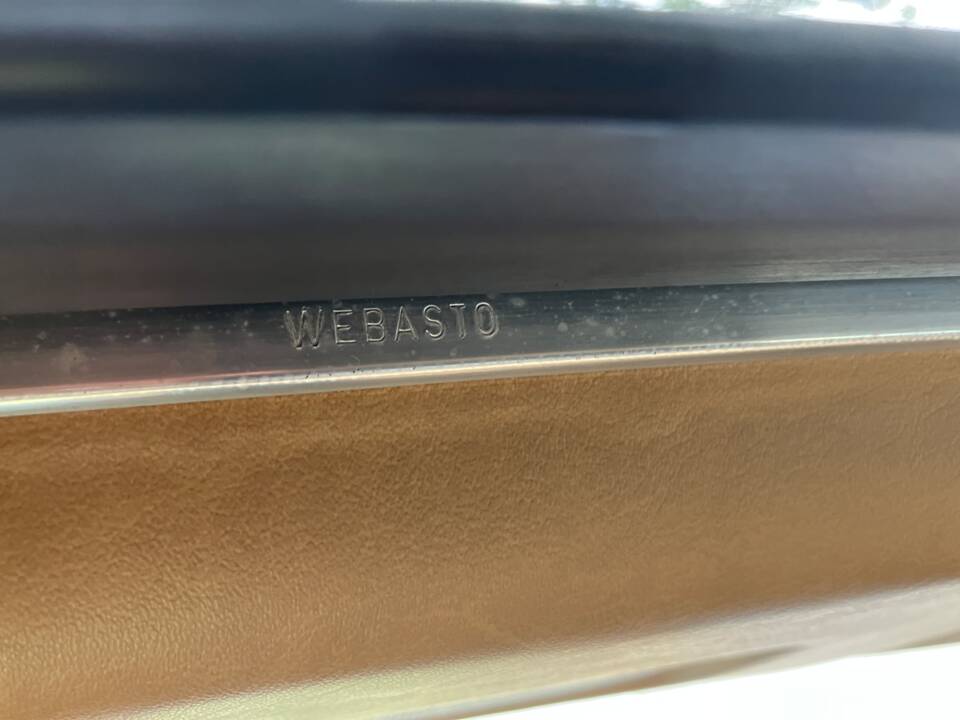 Image 14/33 of Mercedes-Benz 230 TE (1984)