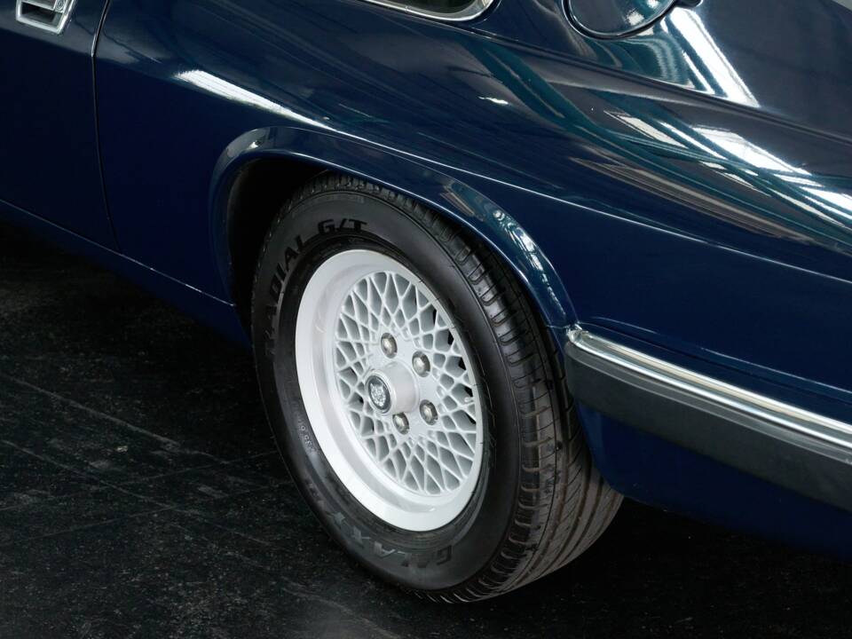 Image 18/50 of Jaguar XJS 5.3 V12 (1993)