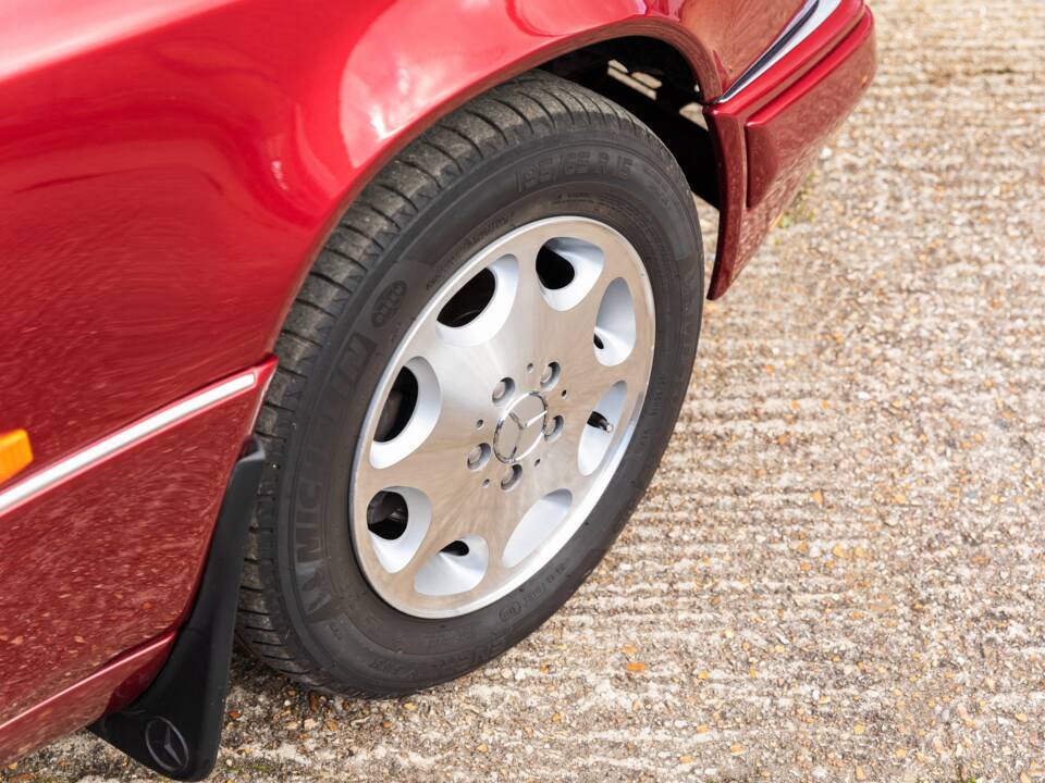 Bild 26/33 von Mercedes-Benz E 220 (1994)