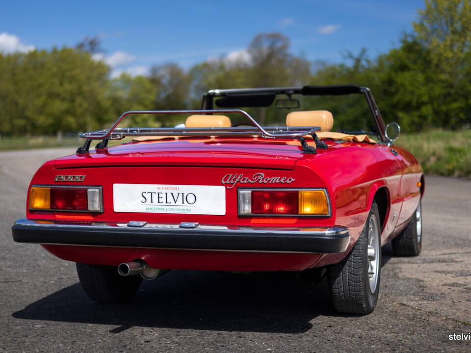 Afbeelding 14/42 van Alfa Romeo 2000 Spider Veloce (1980)
