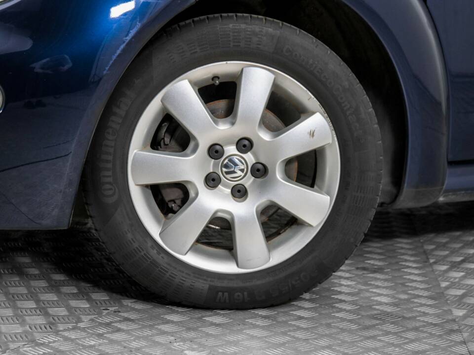 Immagine 4/50 di Volkswagen New Beetle 1.6 (2004)