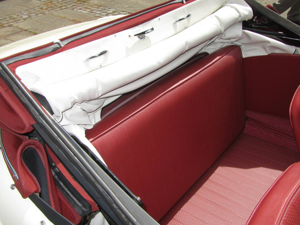 Image 36/45 of Volkswagen Karmann Ghia 1300 (1965)