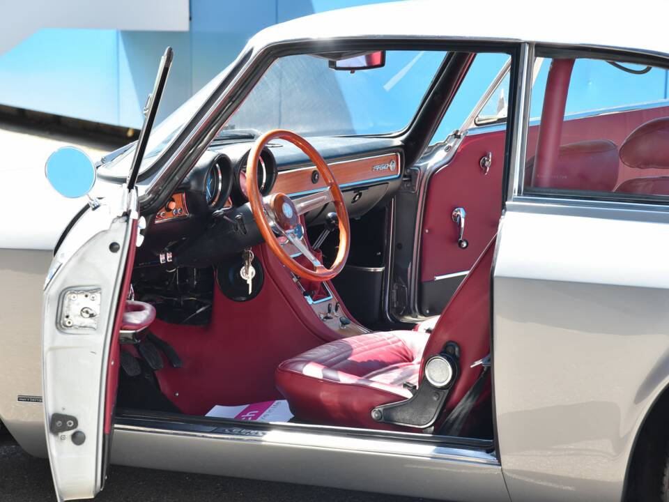 Image 14/24 of Alfa Romeo 1750 GT Veloce (1971)