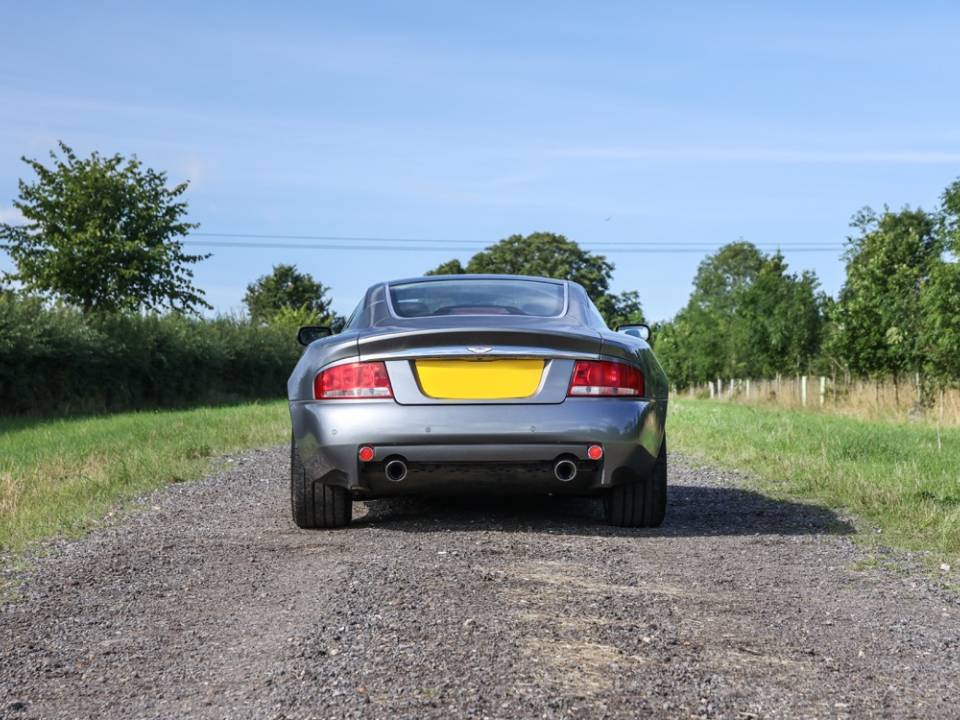 Image 12/14 de Aston Martin V12 Vanquish (2002)