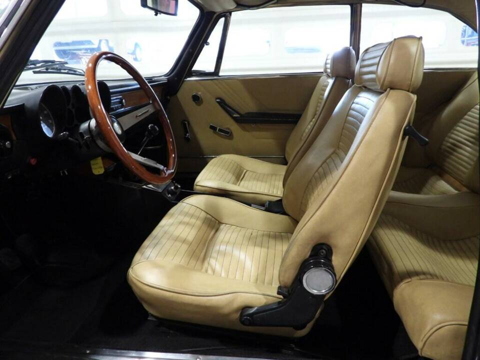 Image 6/15 of Alfa Romeo 2000 GT Veloce (1973)