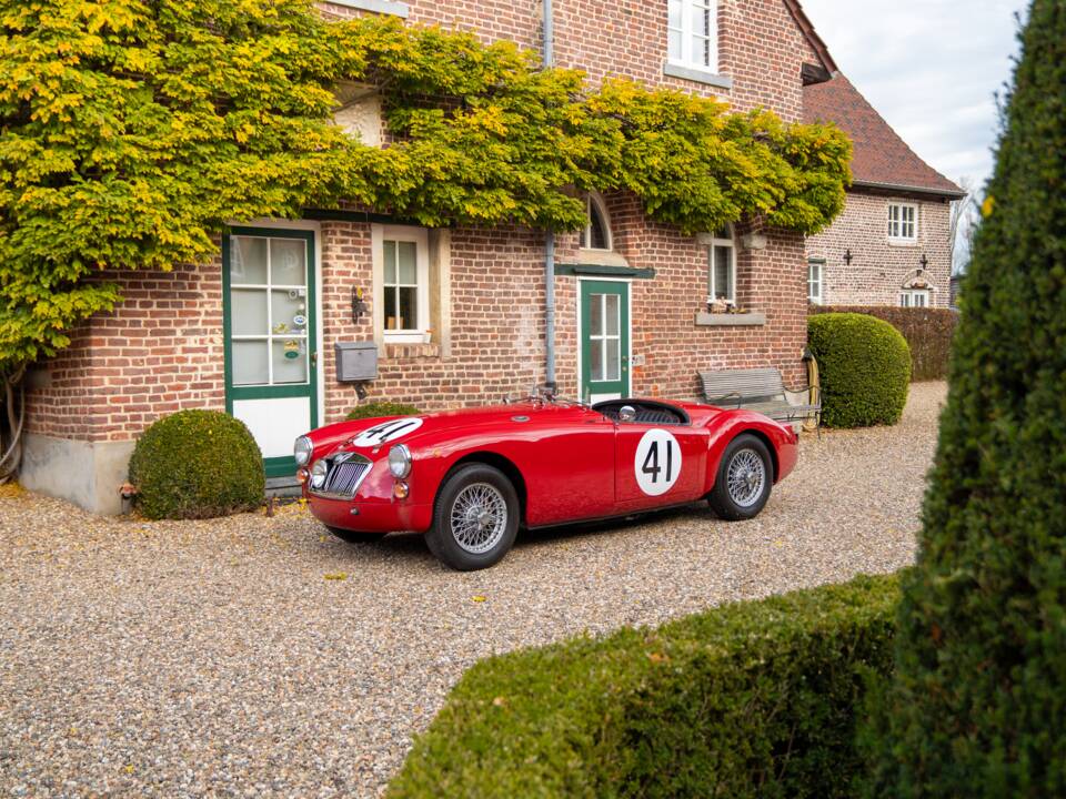 Image 4/10 of MG MGA 1600 (1960)