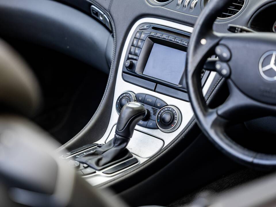 Bild 43/50 von Mercedes-Benz SL 55 AMG (2004)