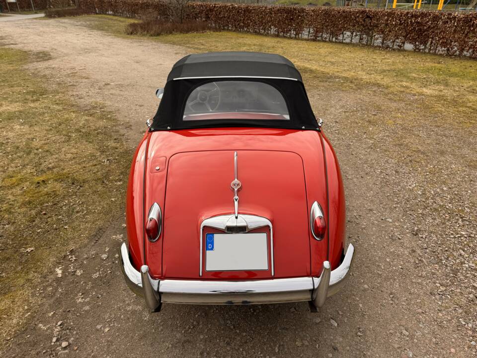 Image 18/77 of Jaguar XK 150 3.4 S OTS (1958)