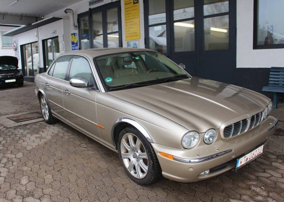 Image 3/24 de Jaguar XJ 8 4.2 (2005)