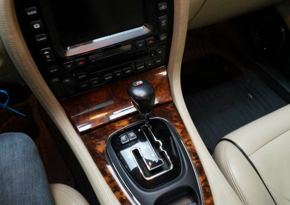 Image 47/50 of Jaguar XJR (2007)