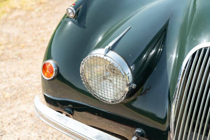 Image 29/50 of Jaguar XK 120 DHC (1954)