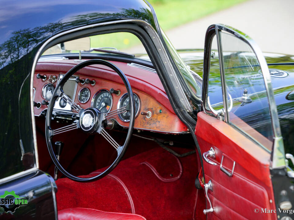 Image 32/50 de MG MGA Twin Cam (1958)