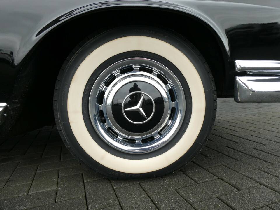 Imagen 26/26 de Mercedes-Benz 220 SE b (1963)