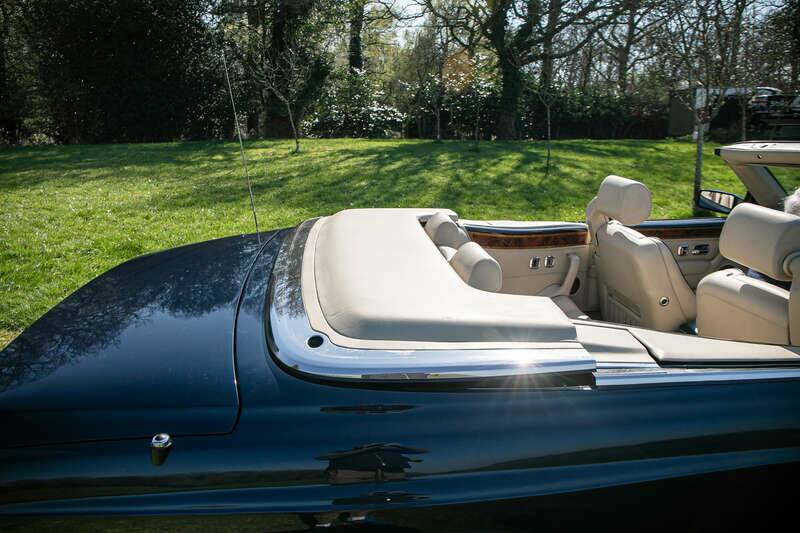 Image 46/50 of Bentley Azure Mulliner (1996)