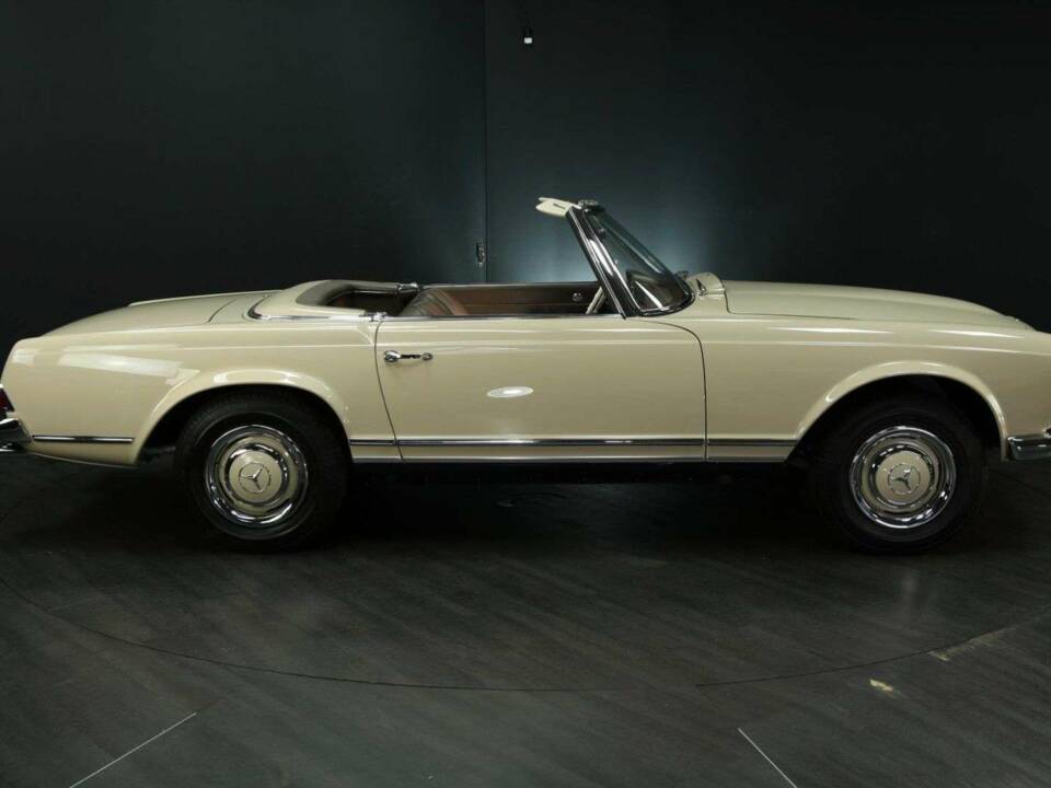 Image 8/50 of Mercedes-Benz 230 SL (1967)