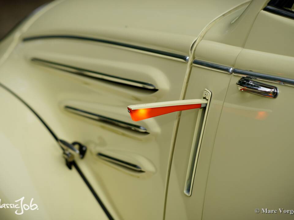 Image 36/47 of Peugeot 402 Eclipse (1935)