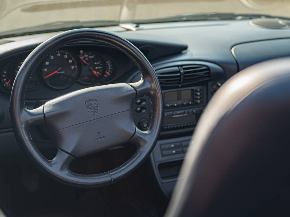 Imagen 30/41 de Porsche 911 Carrera (2000)