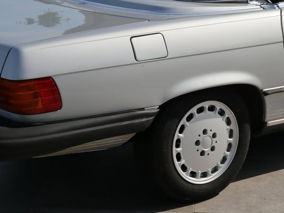 Image 39/50 de Mercedes-Benz 560 SL (1988)